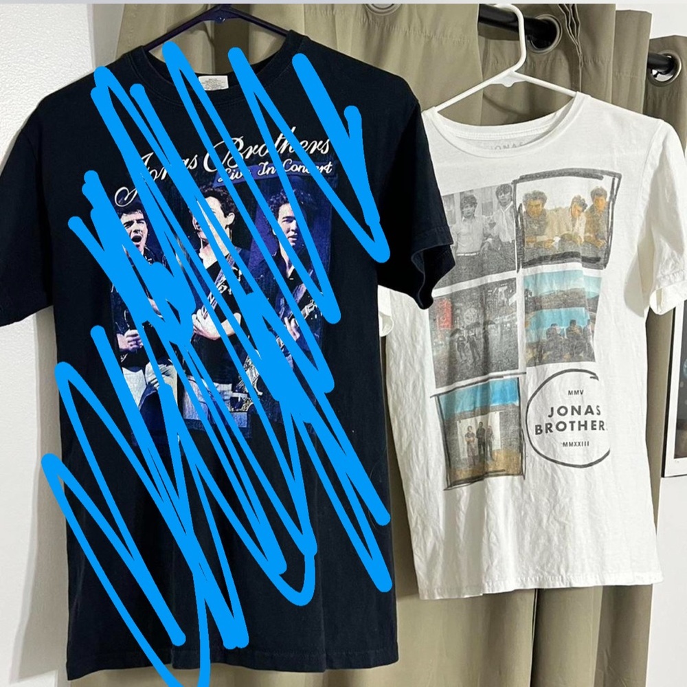 Jonas Brothers 5 albums one night tour shirt